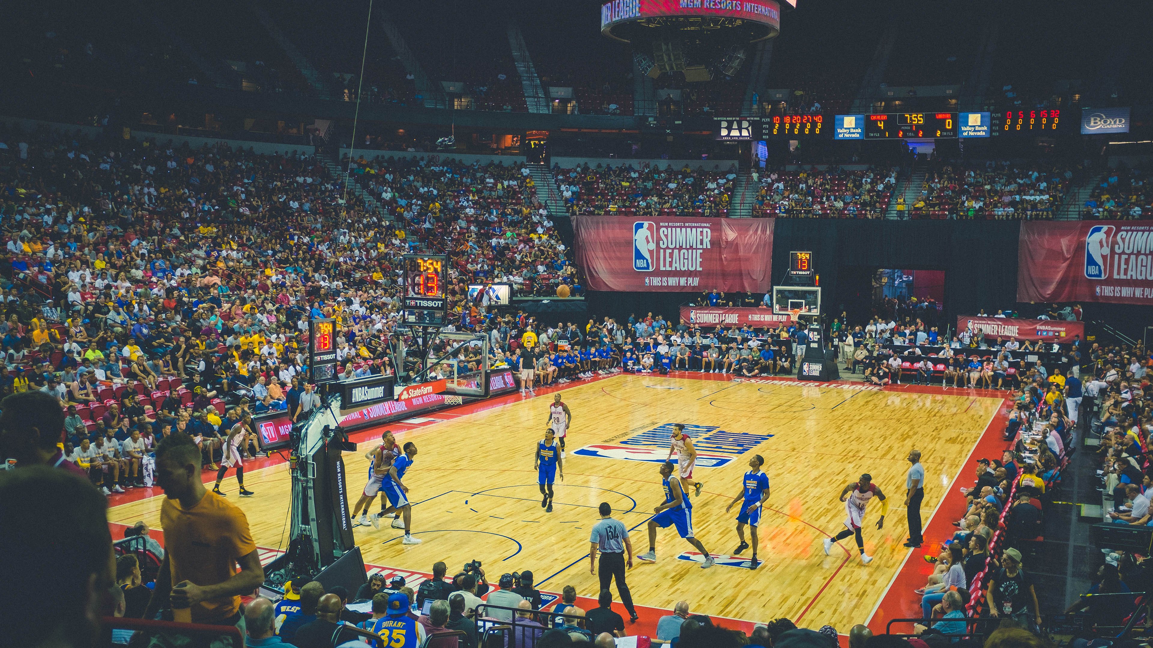 高原雪地橇比赛，冰雪中的速度盛宴，雪橇在雪地起什么作用